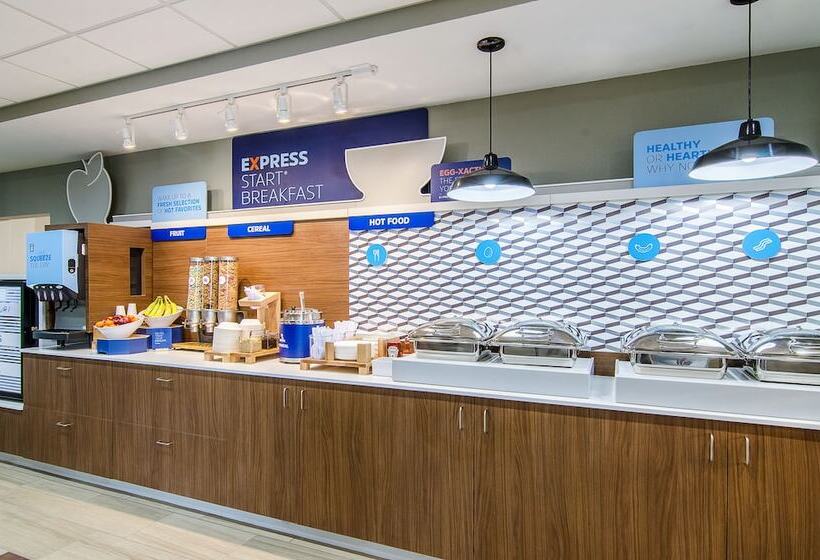 Отель Holiday Inn Express & Suites   Atchison, An Ihg