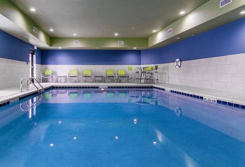 Отель Holiday Inn Express & Suites   Atchison, An Ihg