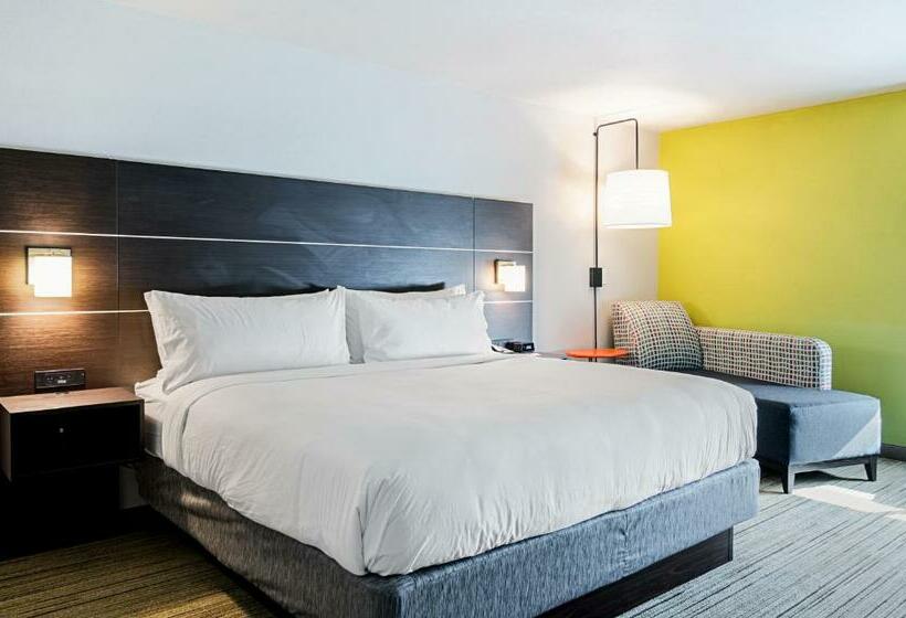 Отель Holiday Inn Express & Suites Atchison, An Ihg