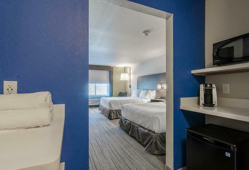 Отель Holiday Inn Express & Suites Atchison, An Ihg