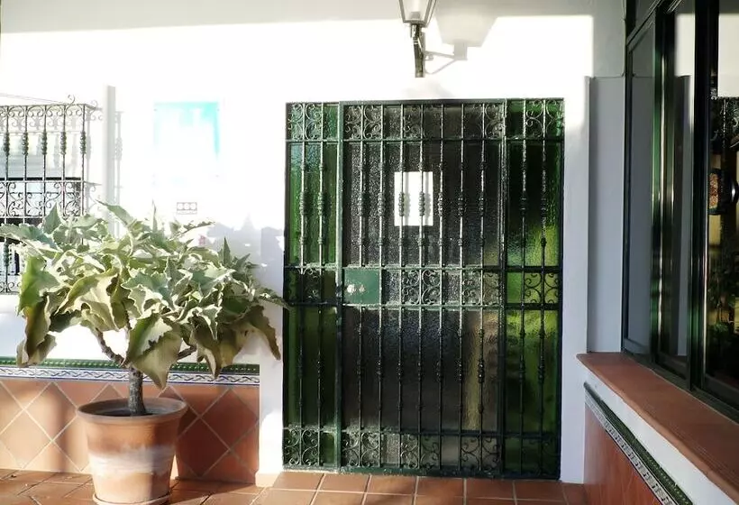 هتل Hostal Restaurante La Ilusión