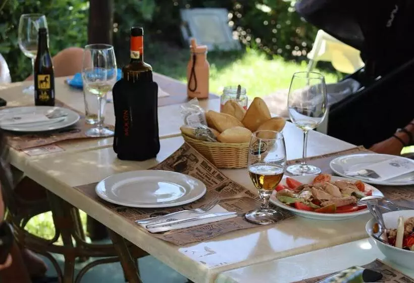 هتل Hostal Restaurante La Ilusión