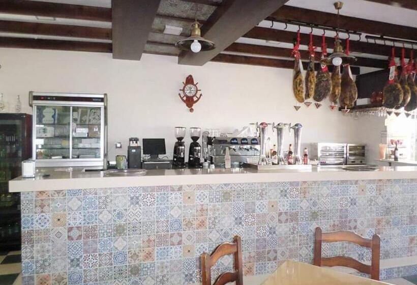 Отель Hostal Restaurante La Ilusión