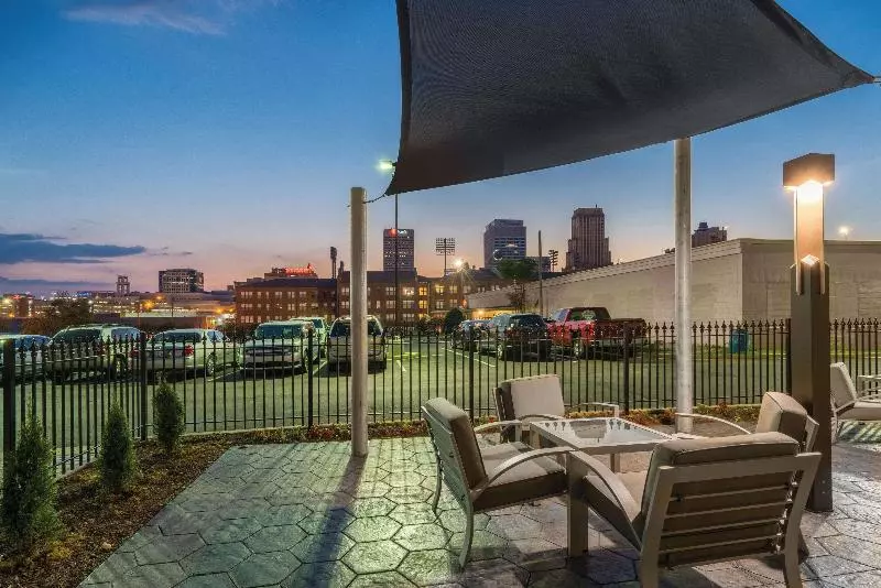 ホテル La Quinta Inn & Suites By Wyndham Memphis Downtown