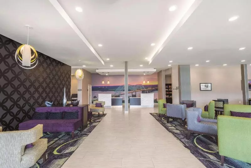 ホテル La Quinta Inn & Suites By Wyndham Memphis Downtown