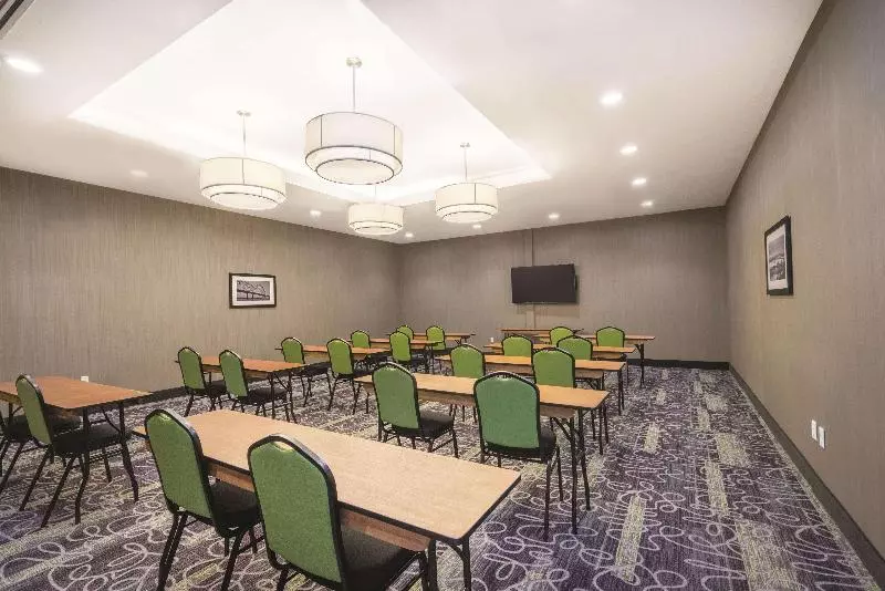 ホテル La Quinta Inn & Suites By Wyndham Memphis Downtown