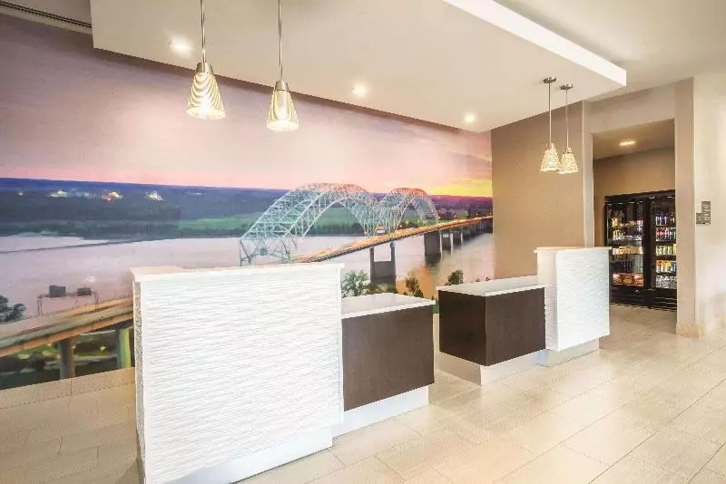 ホテル La Quinta Inn & Suites By Wyndham Memphis Downtown