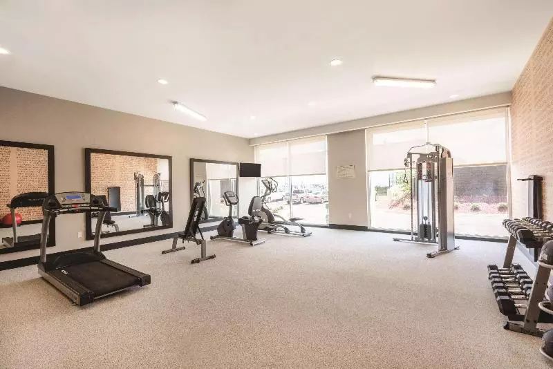 ホテル La Quinta Inn & Suites By Wyndham Memphis Downtown