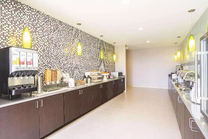 ホテル La Quinta Inn & Suites By Wyndham Memphis Downtown