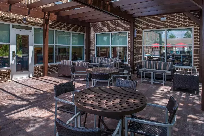 Hotelli Towneplace Suites By Marriott Charlestonwest Ashley