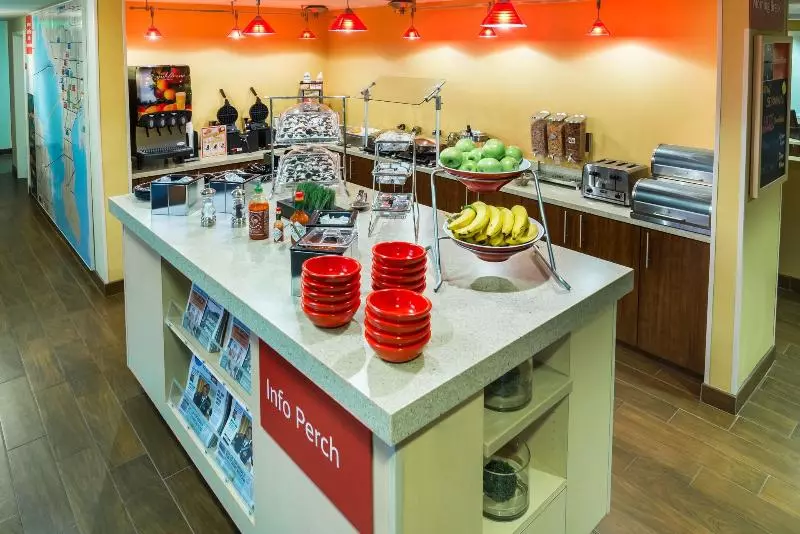 Hotelli Towneplace Suites By Marriott Charlestonwest Ashley