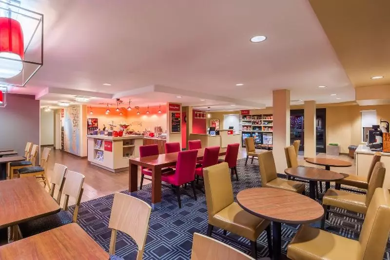 Hotelli Towneplace Suites By Marriott Charlestonwest Ashley
