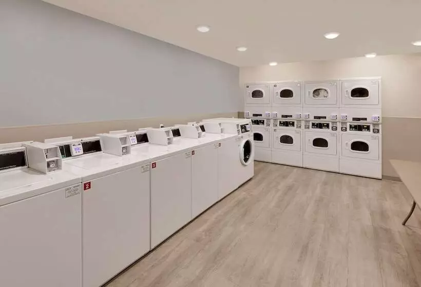 ホテル Woodspring Suites Bakersfield East