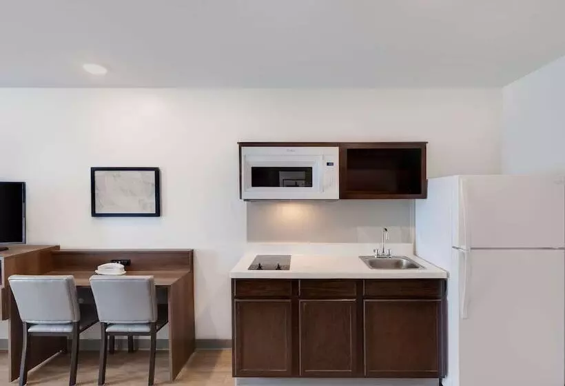 ホテル Woodspring Suites Bakersfield East