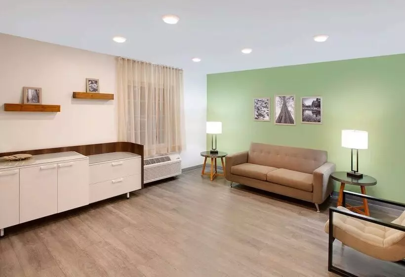 ホテル Woodspring Suites Bakersfield East