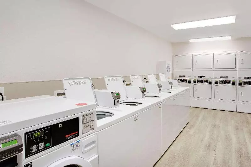 ホテル Woodspring Suites Daytona Beach Int L Speedway