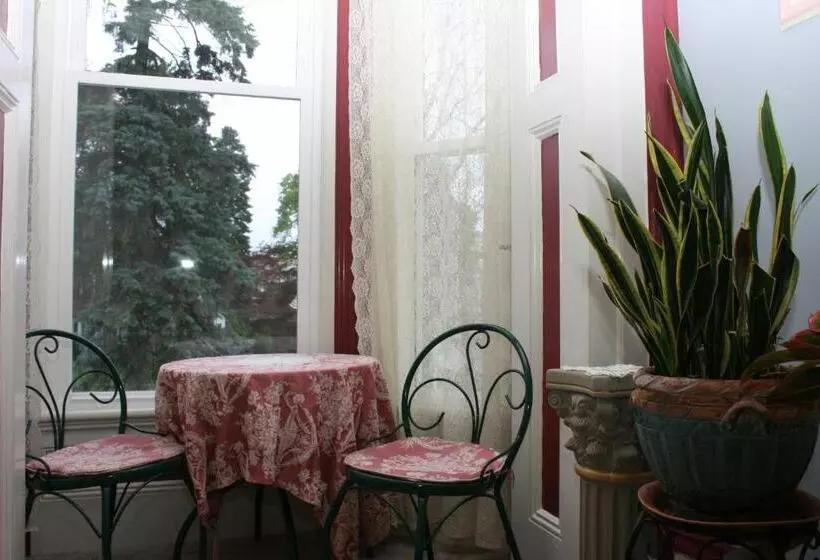 The Gridley Inn B&b