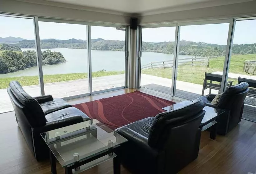 ベッドアンドブレックファースト Bnb Whangaruru