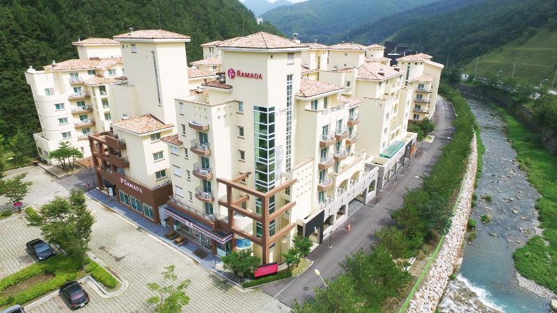Отель Ramada Taebaek