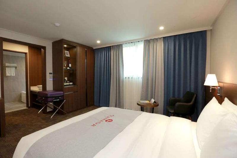 Отель Ramada Taebaek