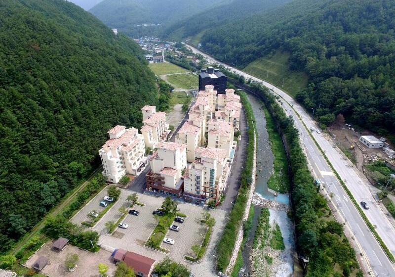 Отель Ramada Taebaek