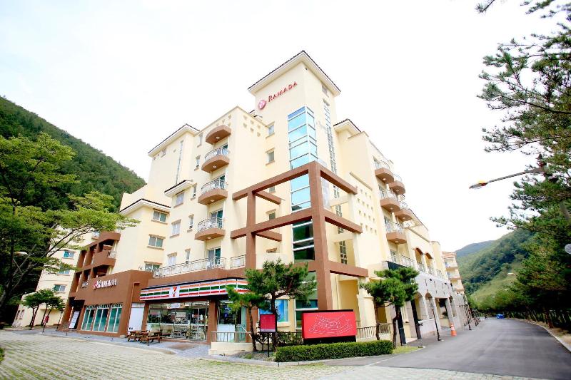 Отель Ramada Taebaek