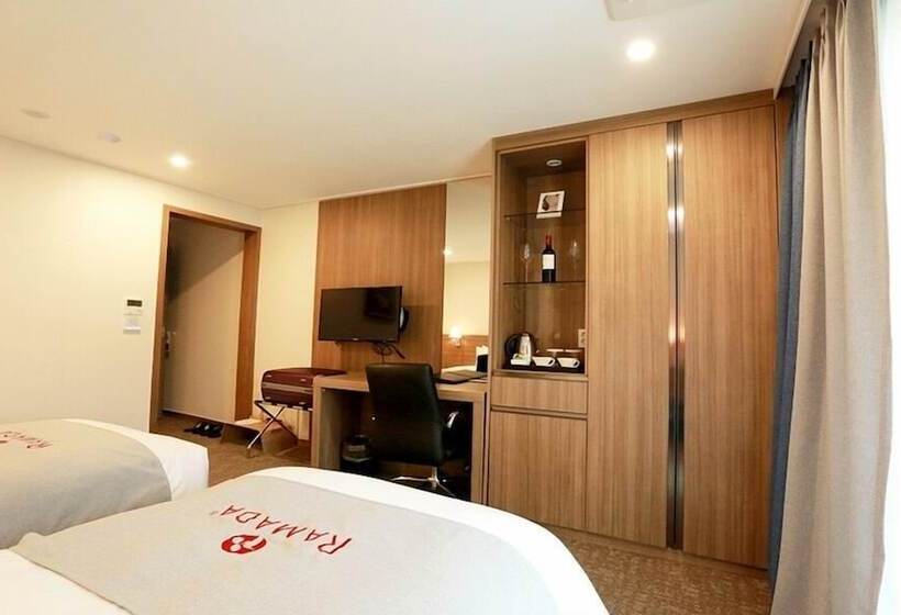 Отель Ramada Taebaek