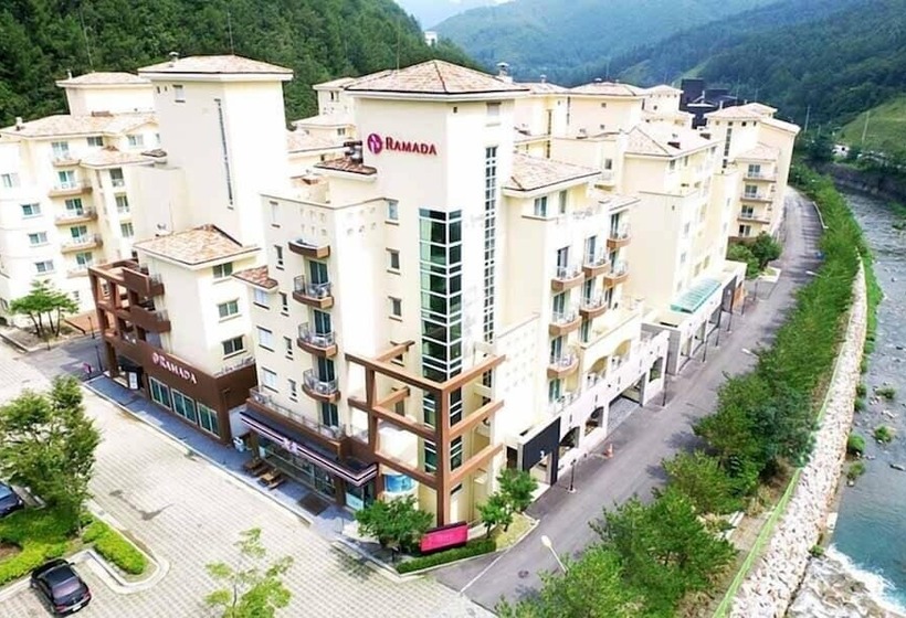 Отель Ramada Taebaek