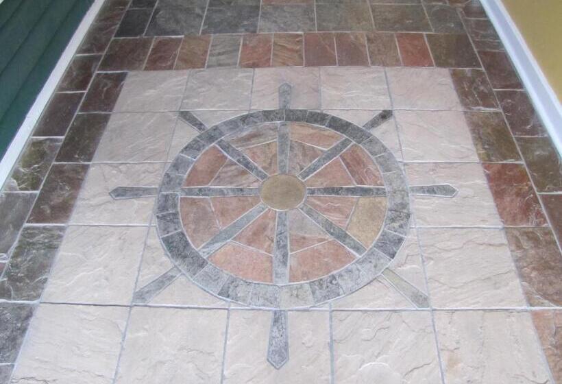 Grenfell Heritage Hotel & Suites