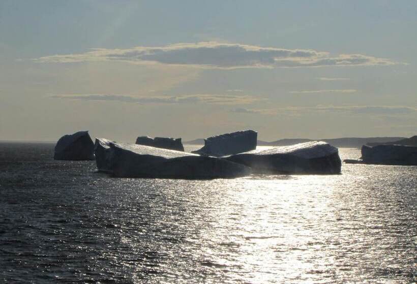 Grenfell Heritage Hotel & Suites