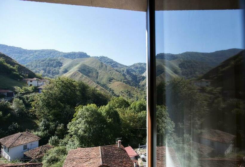 Отель La Casona De Llerices