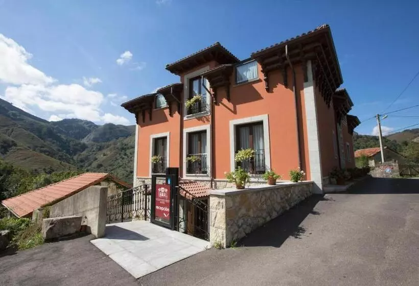 ホテル La Casona De Llerices