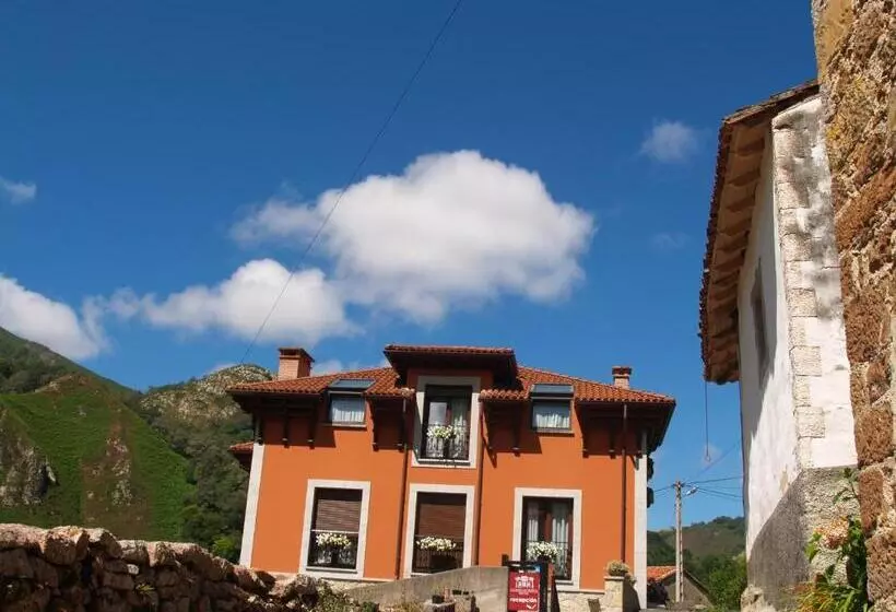 ホテル La Casona De Llerices