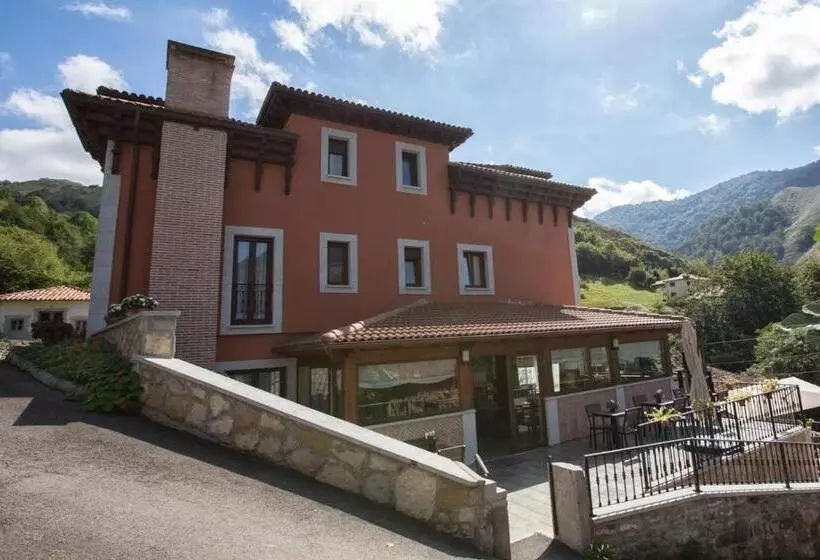 ホテル La Casona De Llerices
