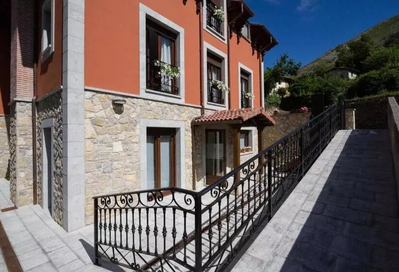 ホテル La Casona De Llerices