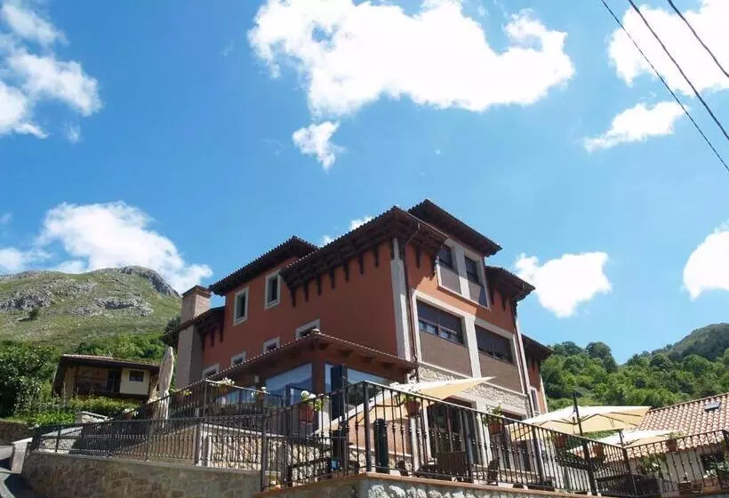 ホテル La Casona De Llerices