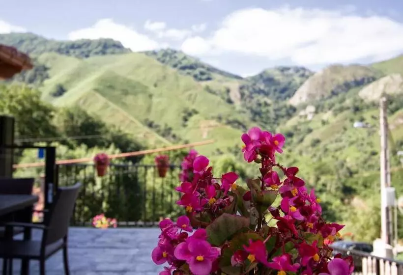 ホテル La Casona De Llerices