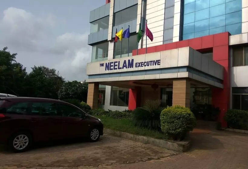ホテル Neelam Executive