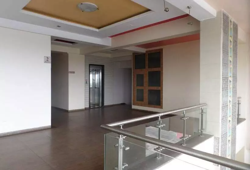 ホテル Neelam Executive
