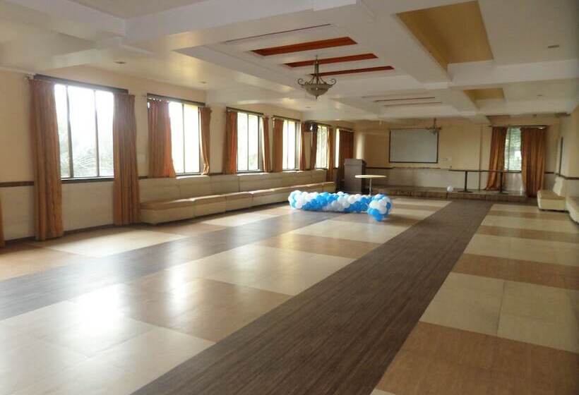 בית מלון כפרי Neelam Executive