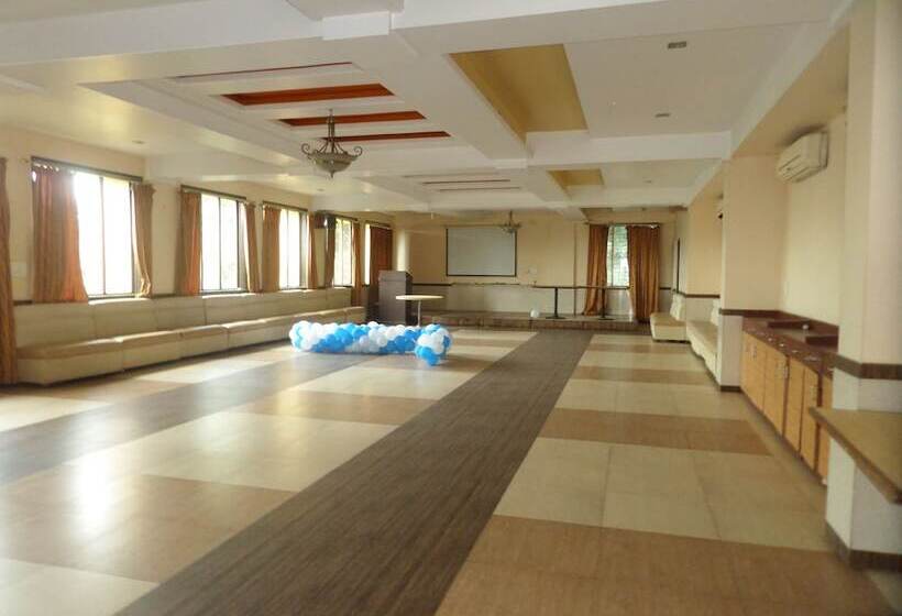 בית מלון כפרי Neelam Executive