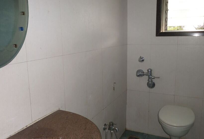 בית מלון כפרי Neelam Executive