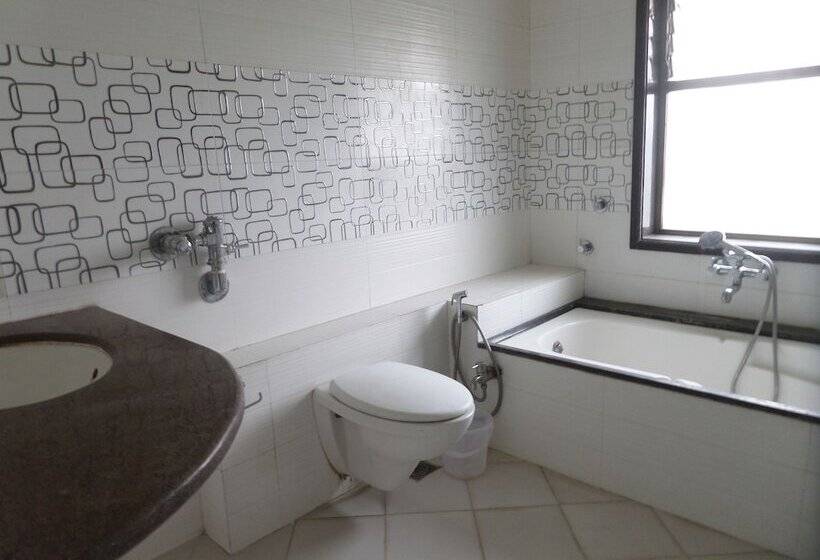 בית מלון כפרי Neelam Executive