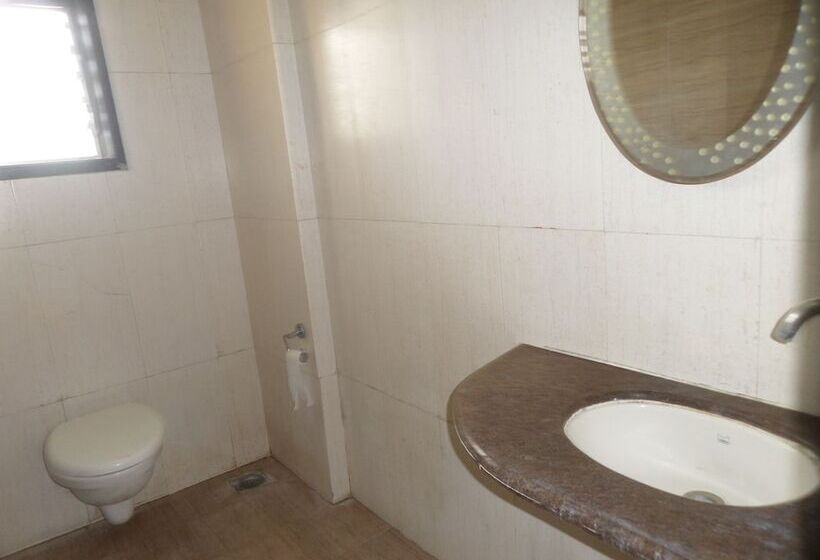 בית מלון כפרי Neelam Executive