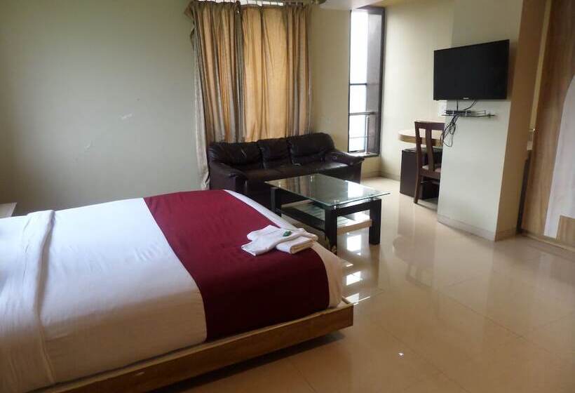 בית מלון כפרי Neelam Executive