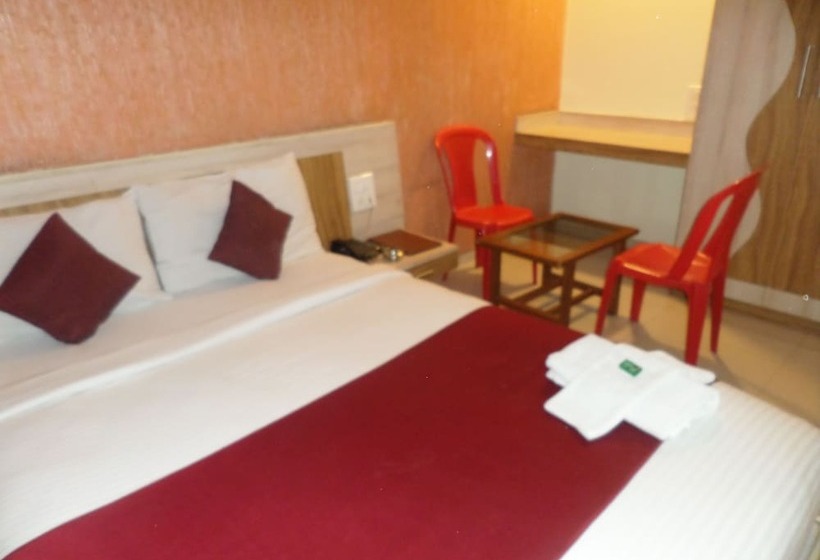 בית מלון כפרי Neelam Executive