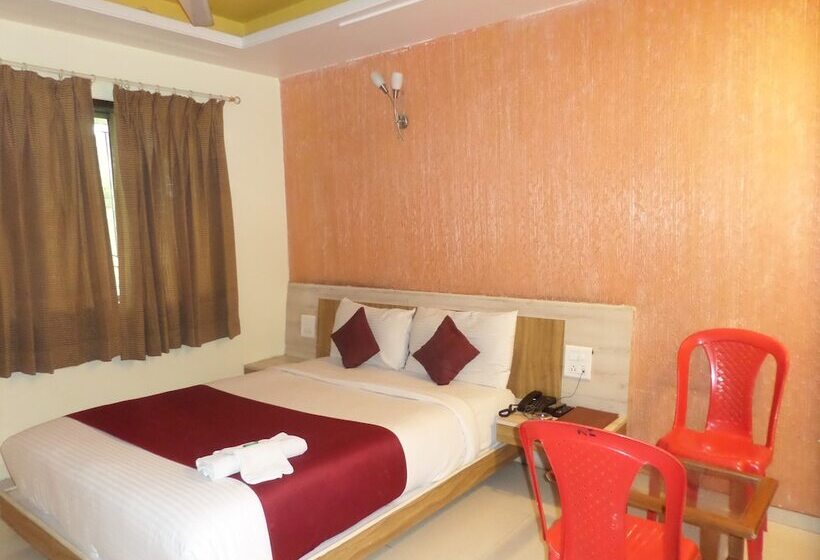 בית מלון כפרי Neelam Executive