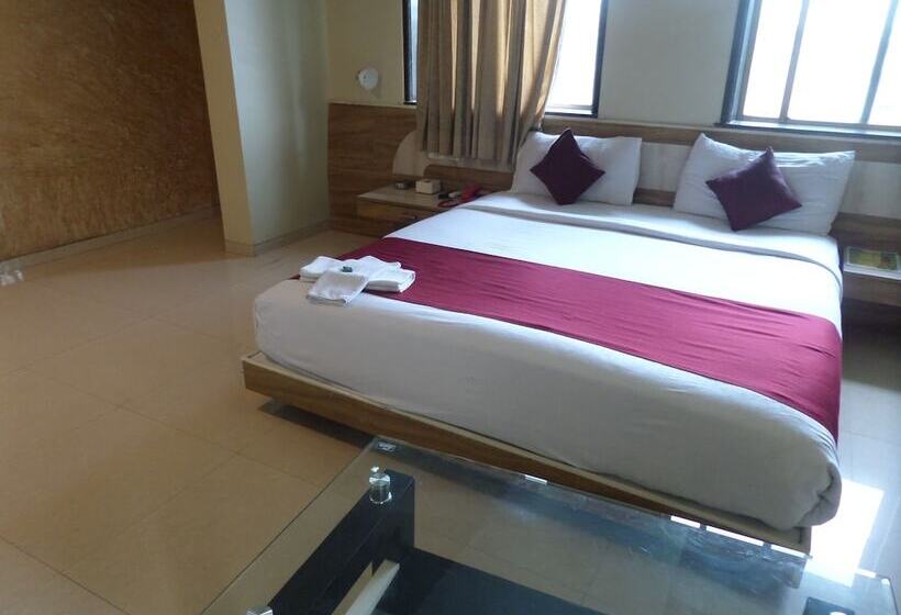 בית מלון כפרי Neelam Executive