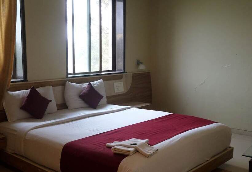 בית מלון כפרי Neelam Executive