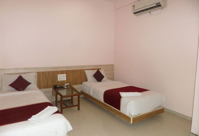 בית מלון כפרי Neelam Executive